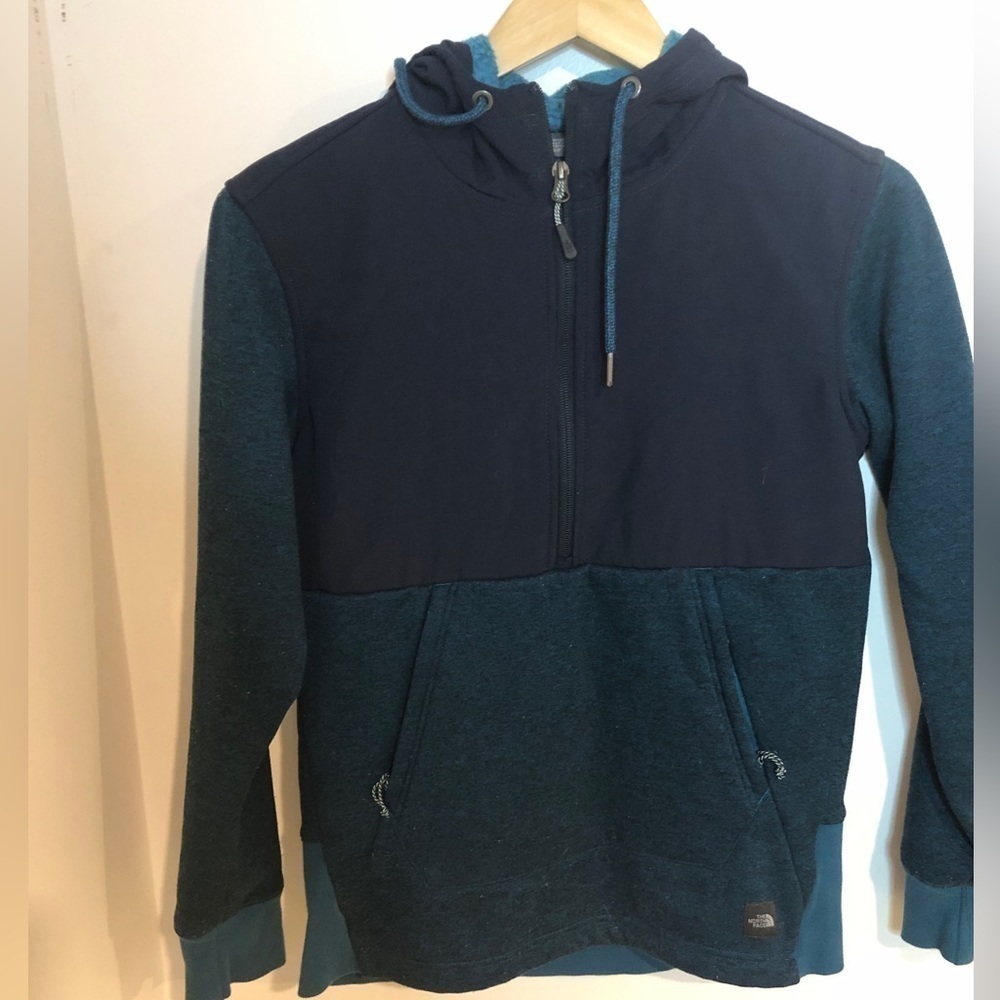 The North face women’s 3/4 zipped Tech Sherpa pullover hoodie size S